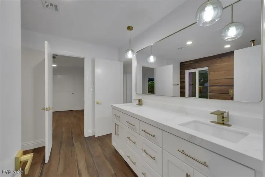 1900 S 15th St, Las Vegas, NV 89104-11