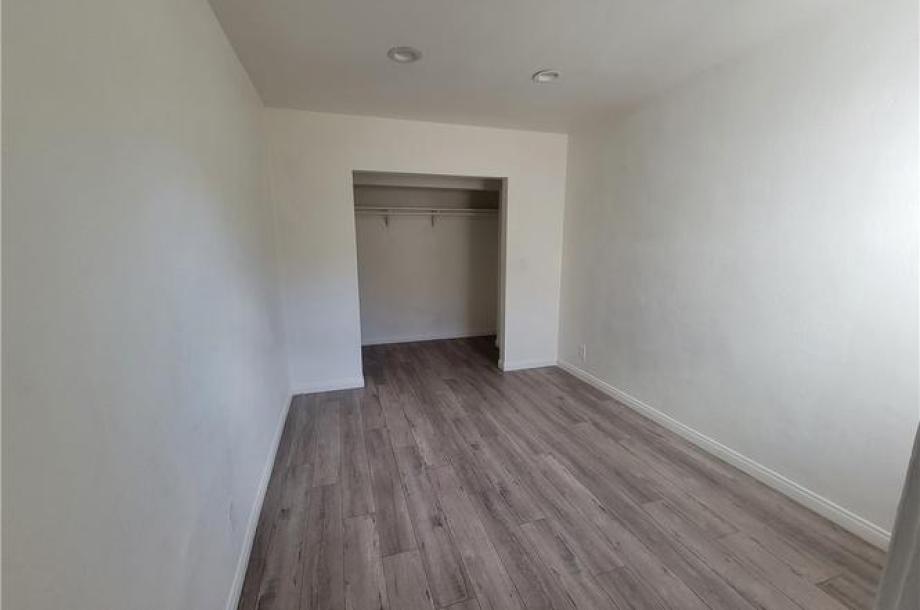 204 E Gage, Los Angeles, CA 90003-7