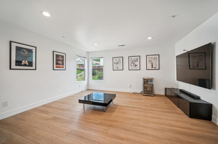 13042 Mesa Verde Way, Sylmar, CA 91342-11