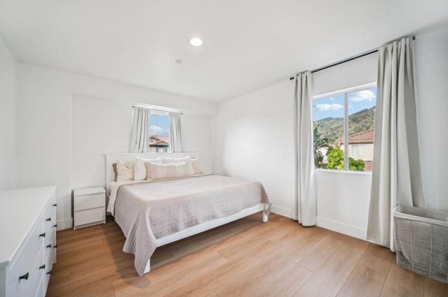 13042 Mesa Verde Way, Sylmar, CA 91342-12